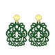 Ohrringe grün aus Horn mit Ornamenten und Fleur de Lis aus mit Ohrstecker gold aus der Bali Kollektion von Romy North