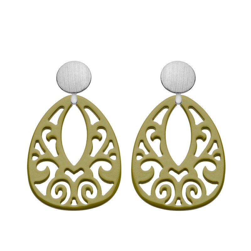 Ohrringe groß in Olivgrün aus Horn mit Gold Wechselsystem und Ornamenten aus der Jamaika Kollektion von Romy North