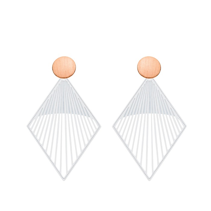 Zarte Ohrringe für Damen in Weiß von Romy North