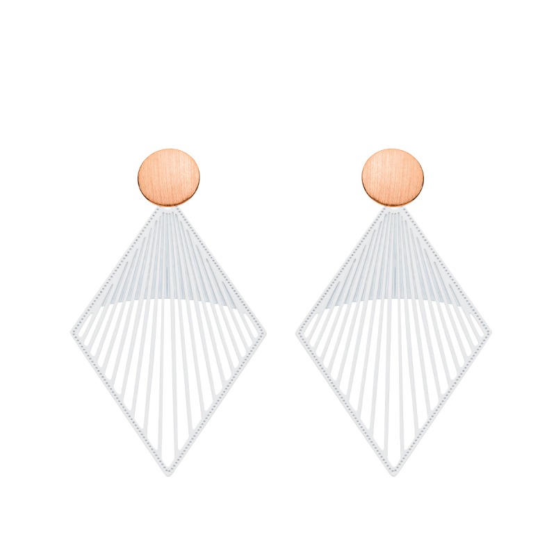 Zarte Ohrringe für Damen in Weiß von Romy North