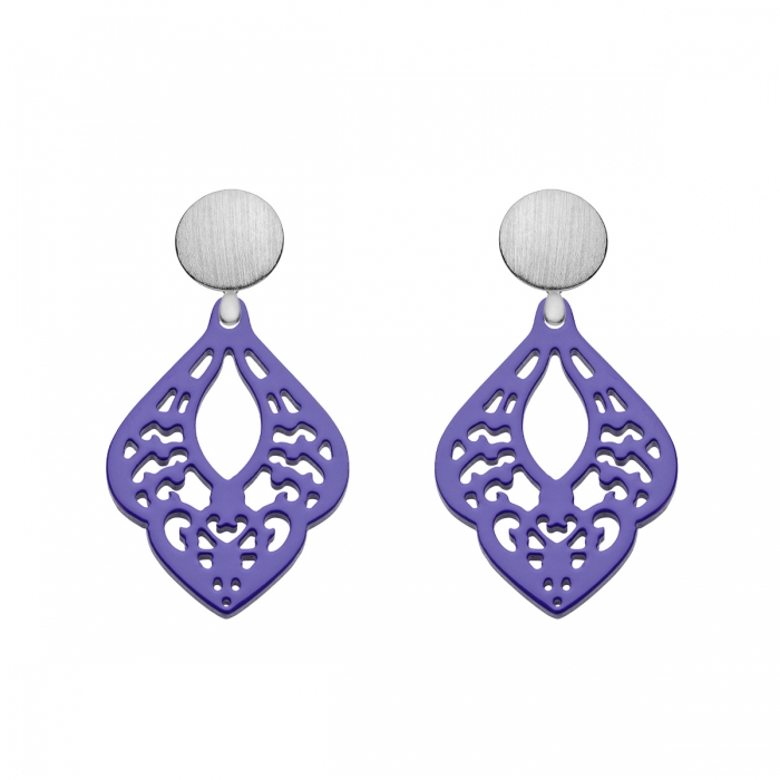 Violette Ohrringe mit Ornamenten und mit Silber Wechselsystem aus der St. Lucia Kollektion von Romy North
