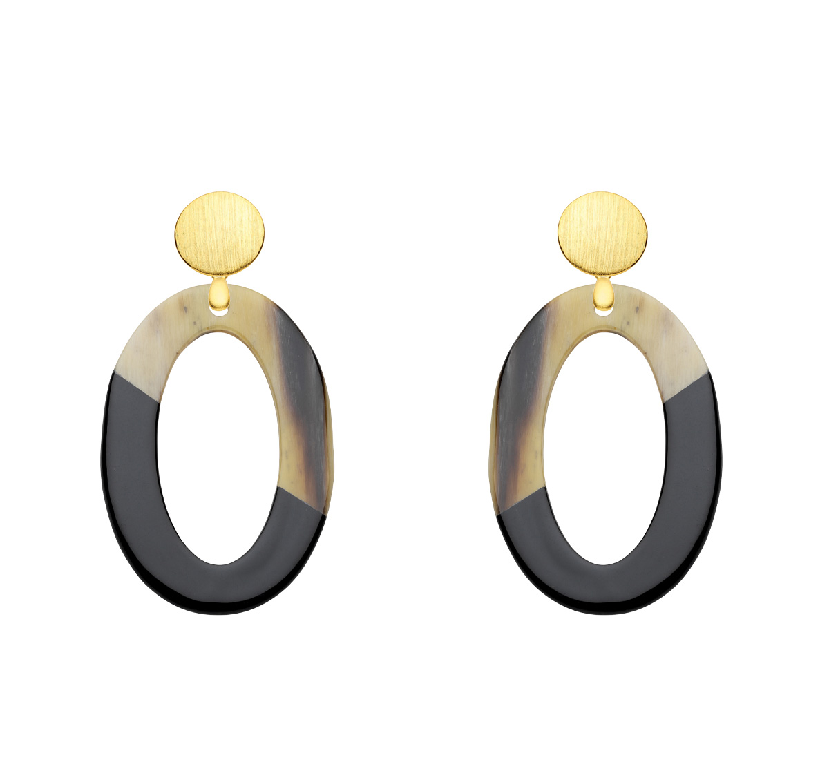 Schwarze Ohrringe Oval aus Horn mit matten Goldsteckern aus der Banva Kollektion von Romy North