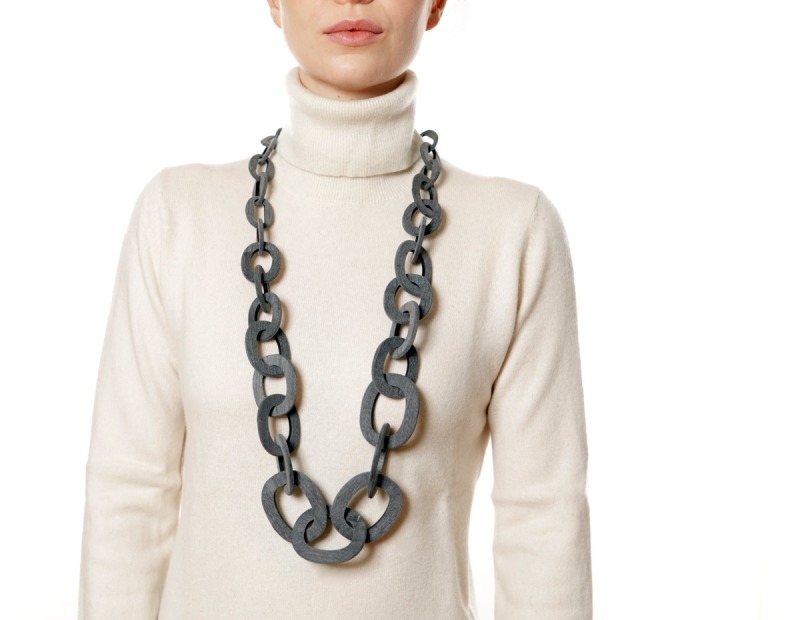 Trend Halskette aus gebürsteten Horn mit ovalen Gliedern von Romy North