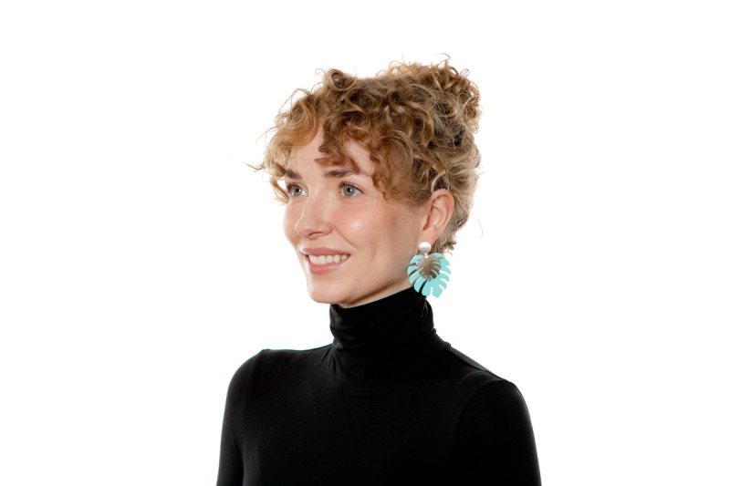 Blatt Ohrringe aus Horn in Türkis aus der Panay Kollektion von Romy North