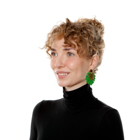 Blatt Ohrringe in wunderschönem Grün aus Horn aus der Panay Kollektion von Romy North