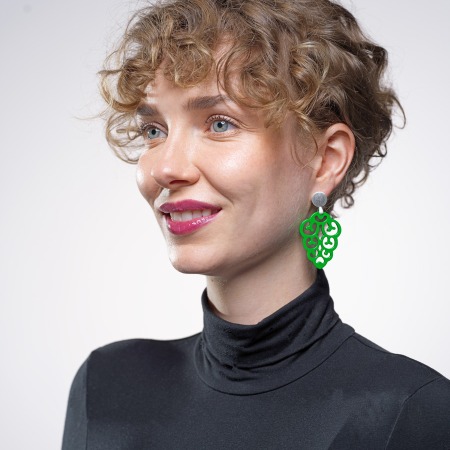 Trachten Ohrringe aus Horn in Grün mit Silber Ohrstecker aus der Korsika Kollektion von Romy North
