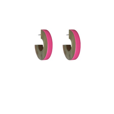 Kleine runde Ohrringe aus Horn mit pinkem Farbstreifen und Ohrstecker Silber von Romy North