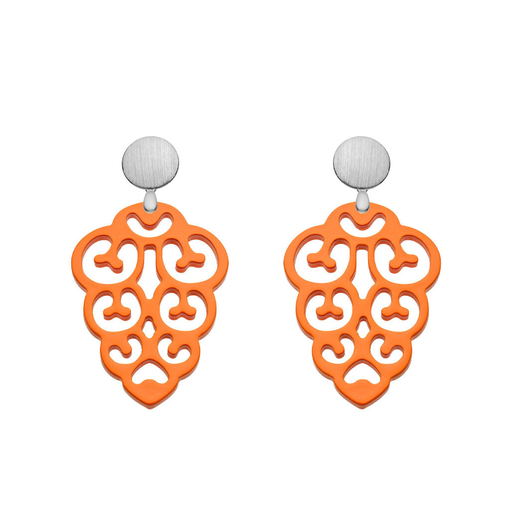 Ohrschmuck aus Horn in Orange mit matte Silberstecker von Romy North