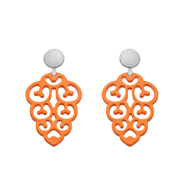 Ohrschmuck aus Horn in Orange mit matte Silberstecker von Romy North