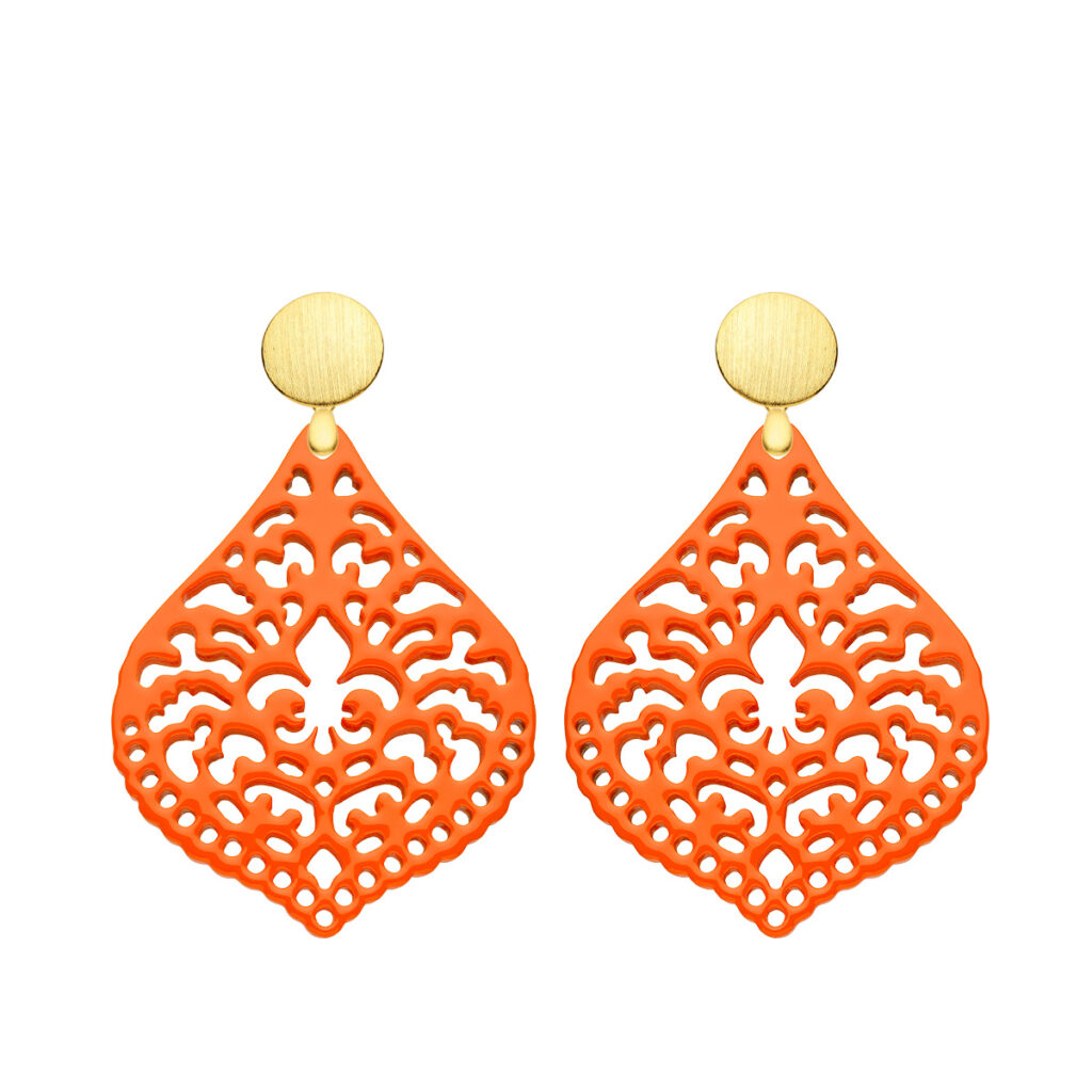 Ohrringe Orange aus Horn in Tropfenform mit matte Goldstecker von Romy North