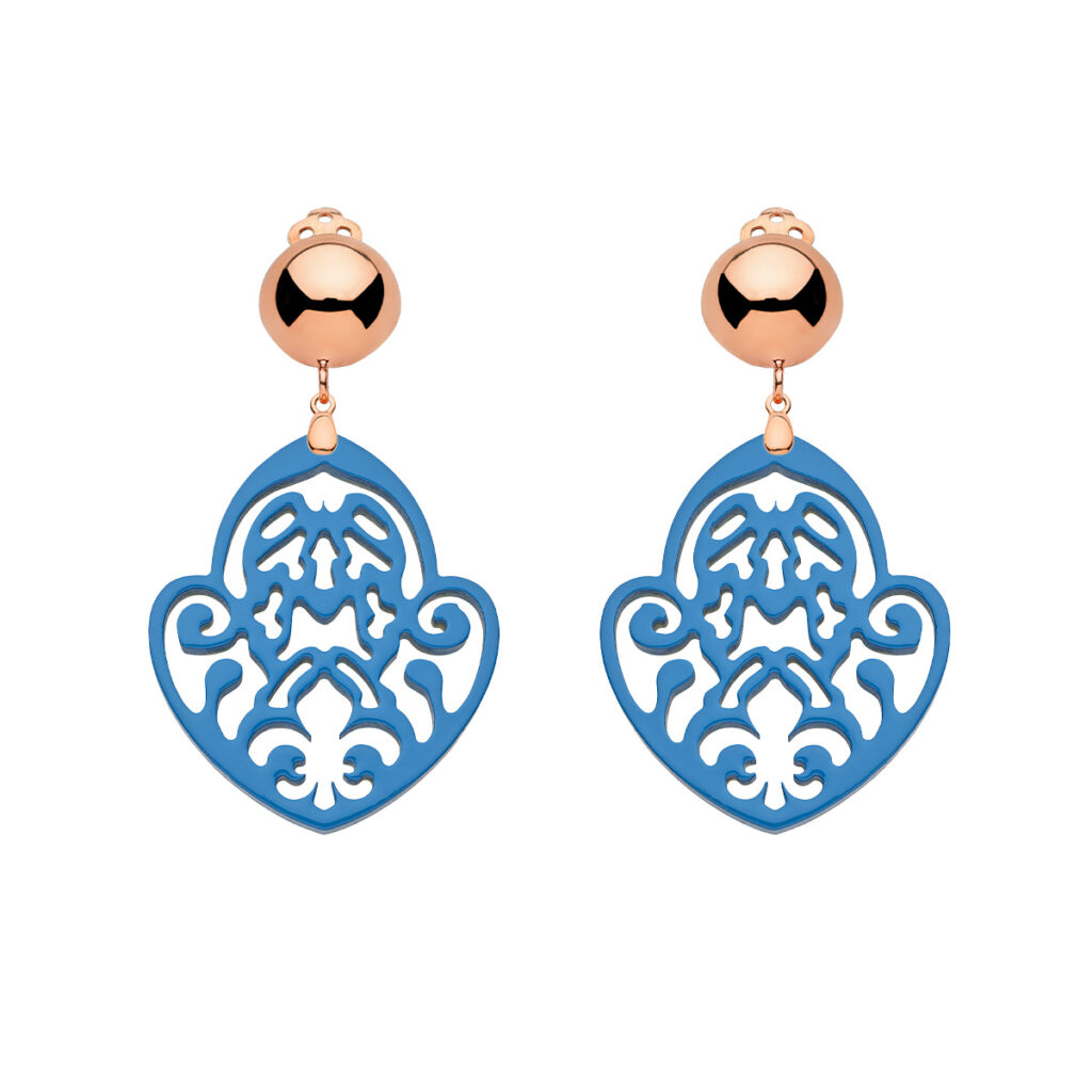 Ornament Ohrclips Ohrringe blau mit geschnitzter Fleur de Lis mit Ohrclips in Rosegold von Romy North